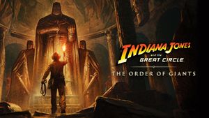 Indiana Jones levant une torche vers une grande statue dans une grotte.